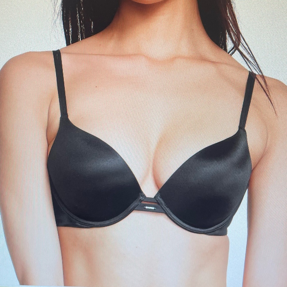 Victoria’s Secret black Very Sexy bra